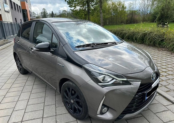 Toyota Yaris cena 55900 przebieg: 185000, rok produkcji 2019 z Biała małe 37